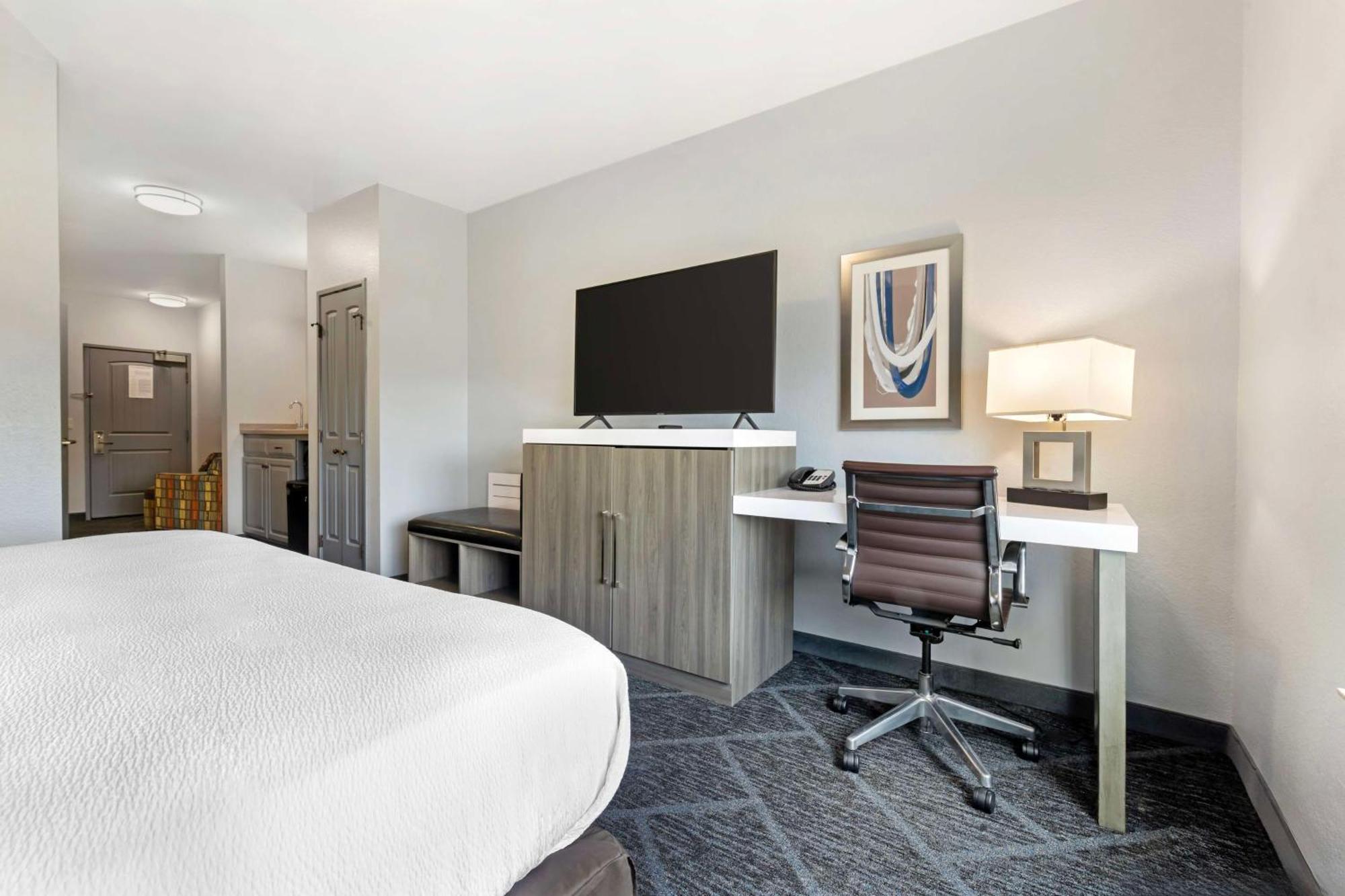 Best Western Plus Appleton Airport Mall Hotel Exterior photo