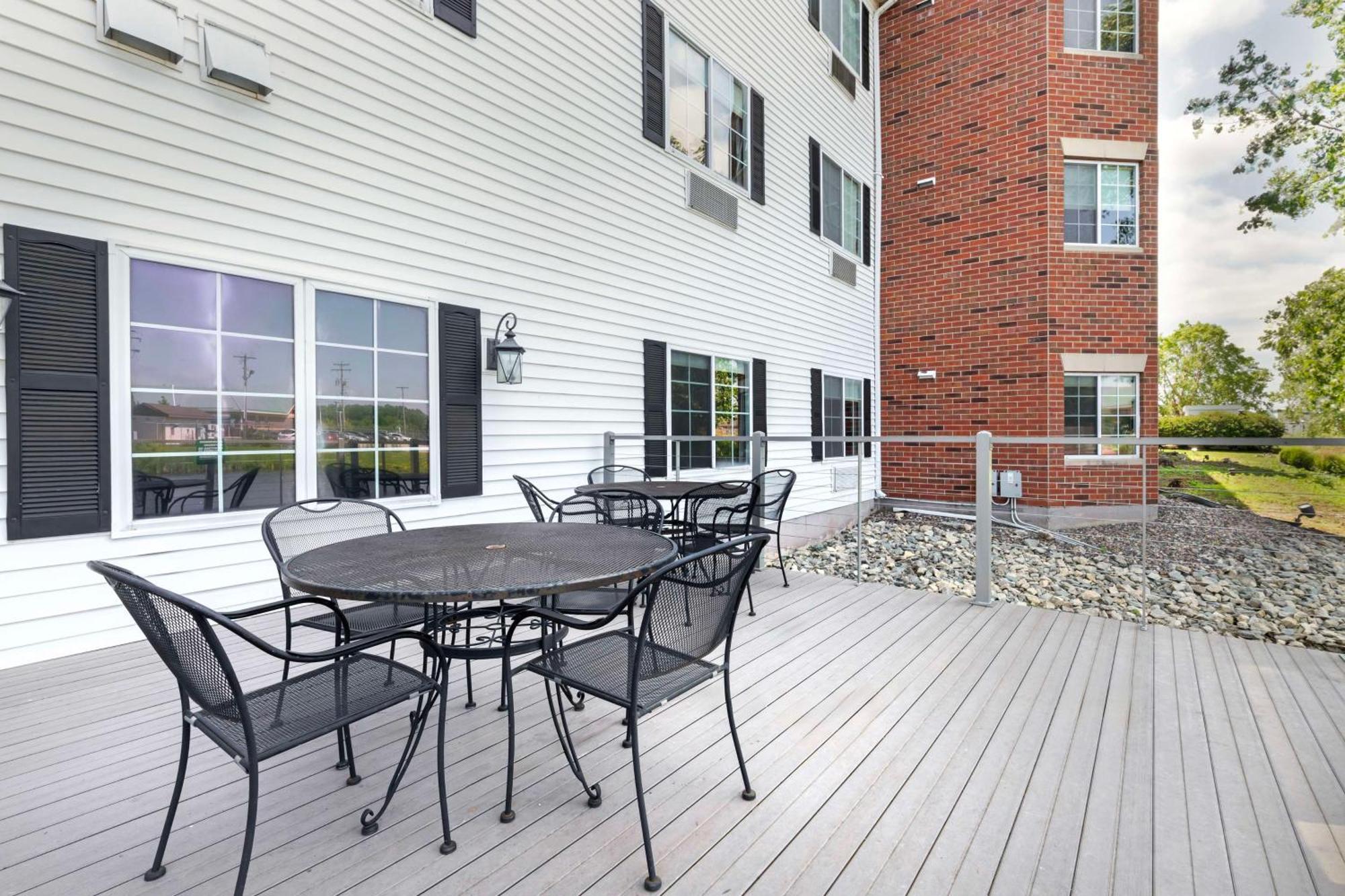 Best Western Plus Appleton Airport Mall Hotel Exterior photo