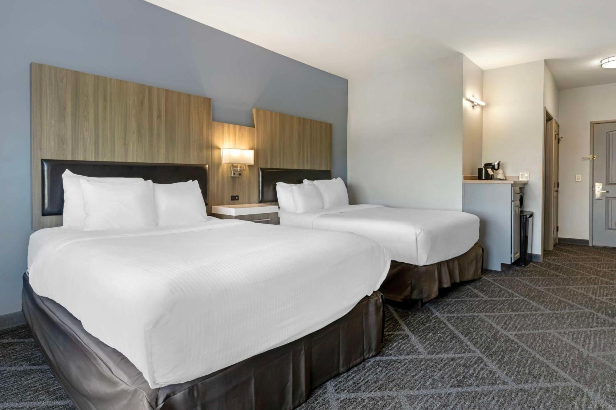 Best Western Plus Appleton Airport Mall Hotel Exterior photo