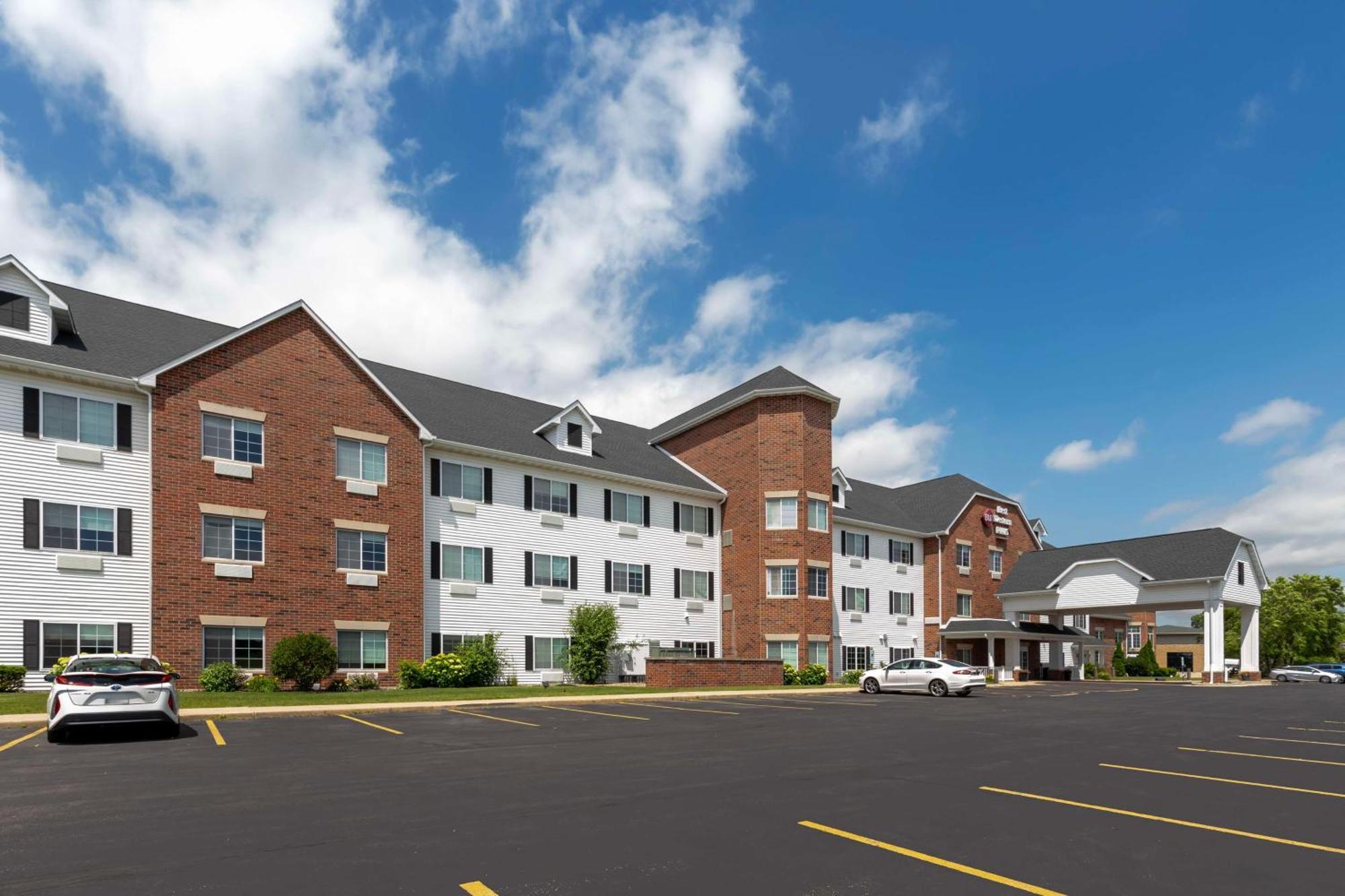 Best Western Plus Appleton Airport Mall Hotel Exterior photo
